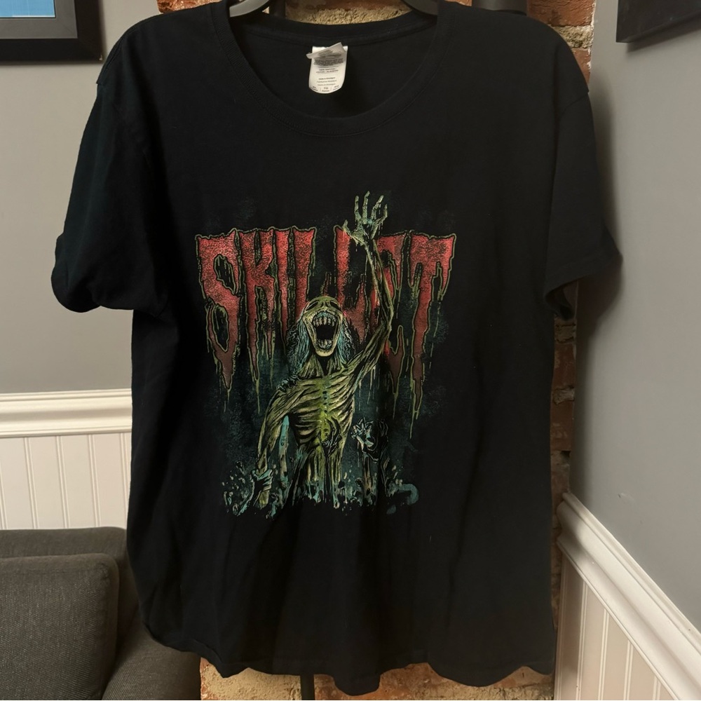 Skillet Music Graphic Black Tshirt Size XL
